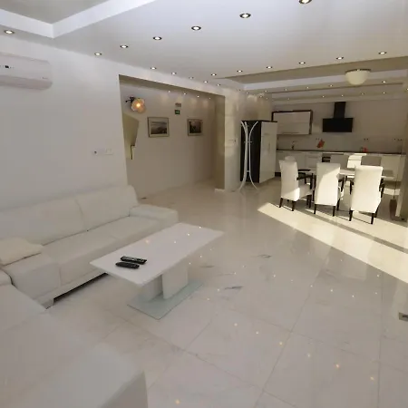 Modern In Lipno 200m From The Shore And 800m From The Ski Lift Appartamento Lipno nad Vltavou