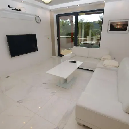 Modern In Lipno 200m From The Shore And 800m From The Ski Lift Lipno nad Vltavou