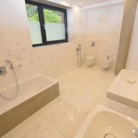 Modern In Lipno 200m From The Shore And 800m From The Ski Lift Appartamento